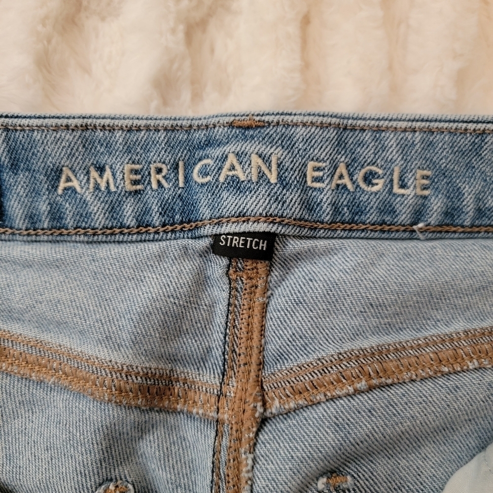 American Eagle High Rise Curvy Mom Jeans - Picture 3 of 6